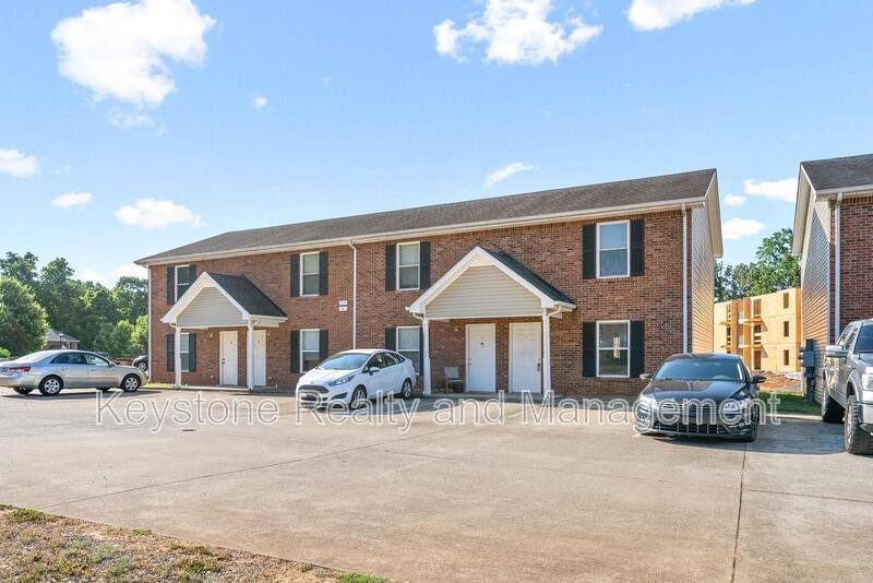 Townhouse for rent at 512 Peachers Ridge Rd #2B, Clarksville, TN 37042