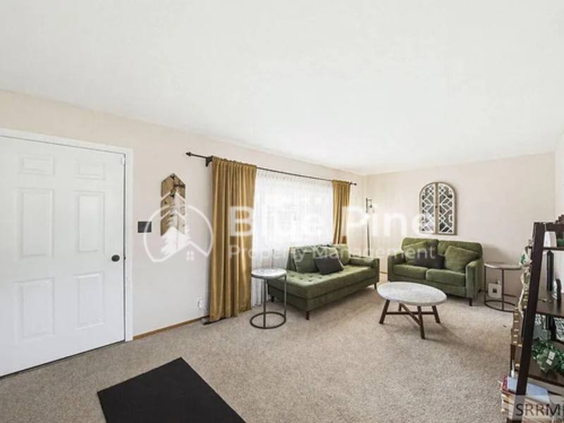 407 Valley Dr, Idaho Falls, ID 83401 - House for Rent - Image 3