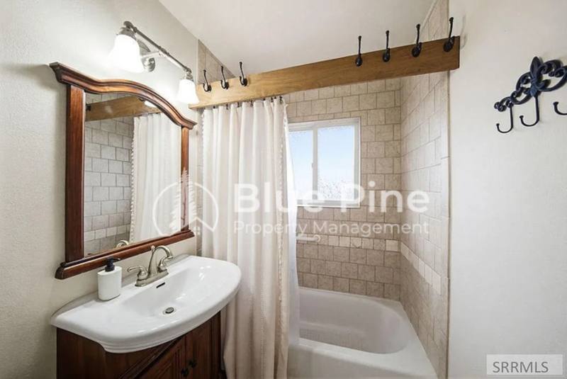 407 Valley Dr, Idaho Falls, ID 83401 - House for Rent - Image 9