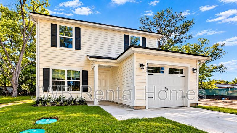 House for rent at 1209 Ellis Rd S, Jacksonville, FL 32205