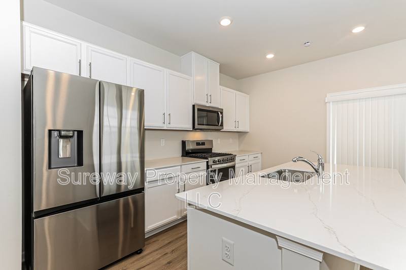 Townhouse for rent at 204 Sandy Ridge Rd, Sicklerville, NJ 08081