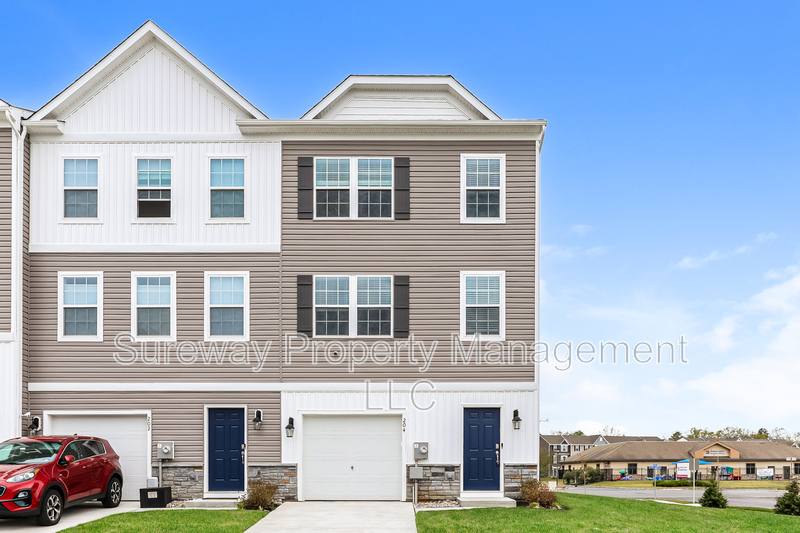 Townhouse for rent at 204 Sandy Ridge Rd, Sicklerville, NJ 08081