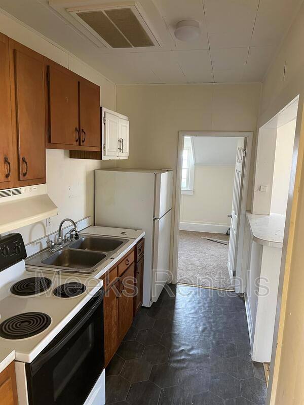 Apartment for rent at 506 2nd St #A, Saint Albans, WV 25177