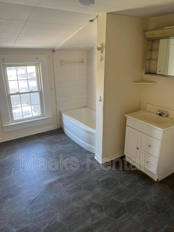 Apartment for rent at 506 2nd St #A, Saint Albans, WV 25177