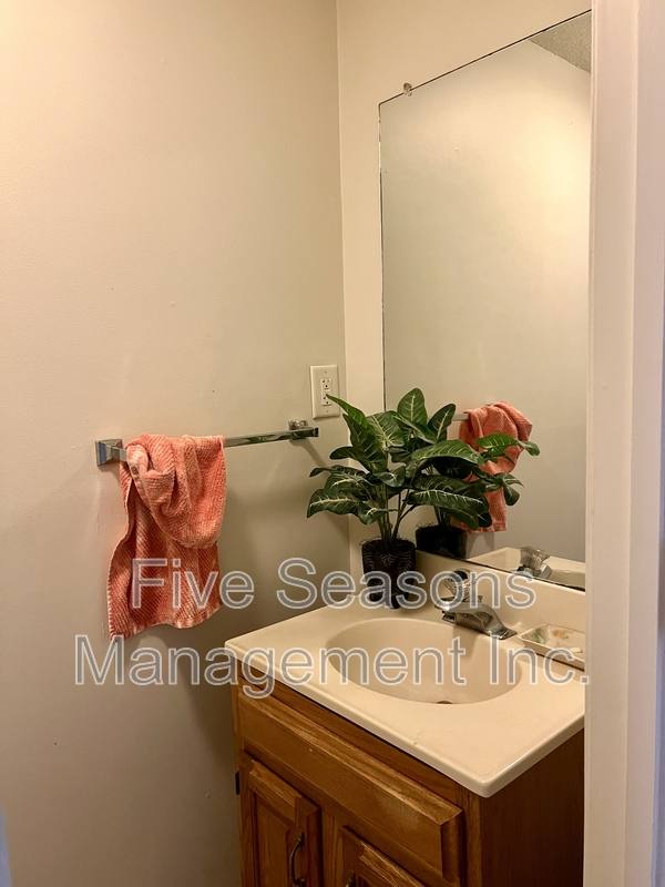 Apartment for rent at 115-7 N Winooski Ave #7, Burlington, VT 05401