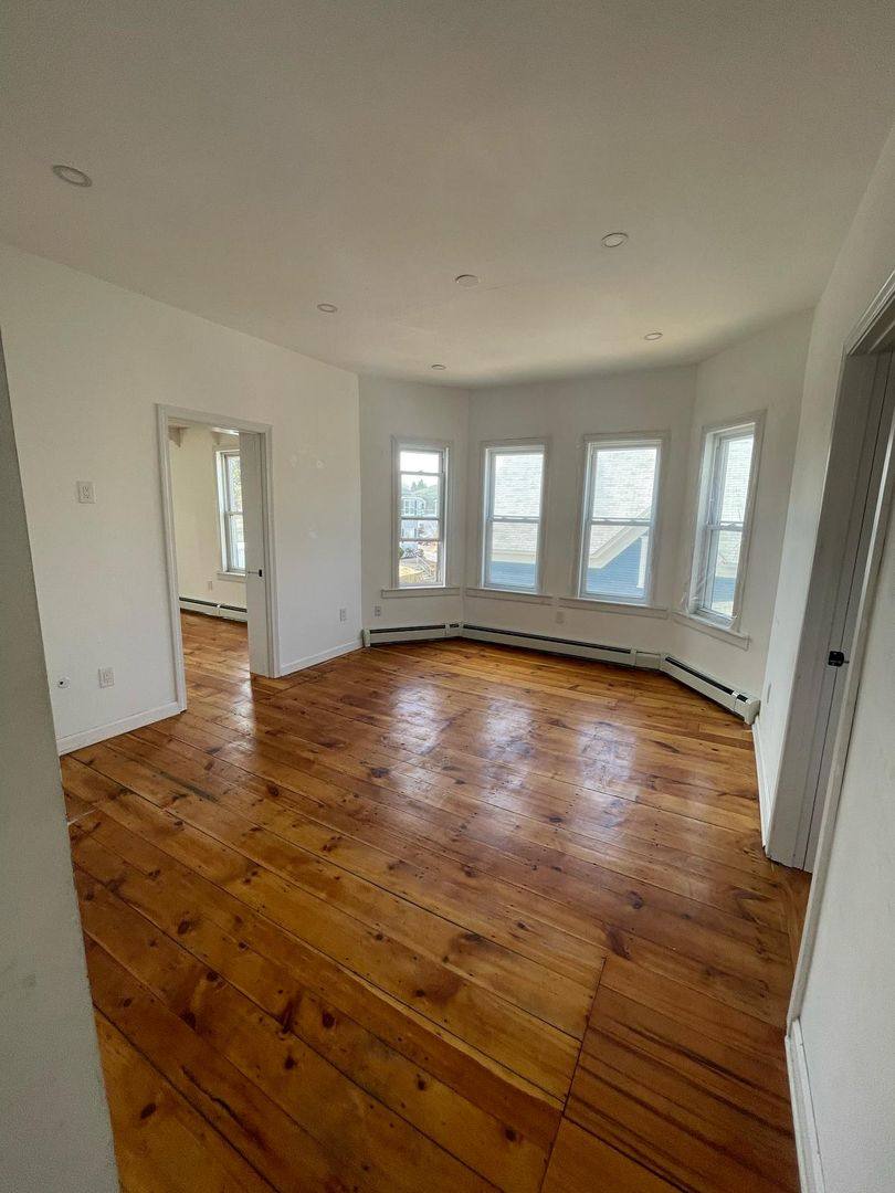 Apartment for rent at 11 Wright St, Gardner, MA 01440