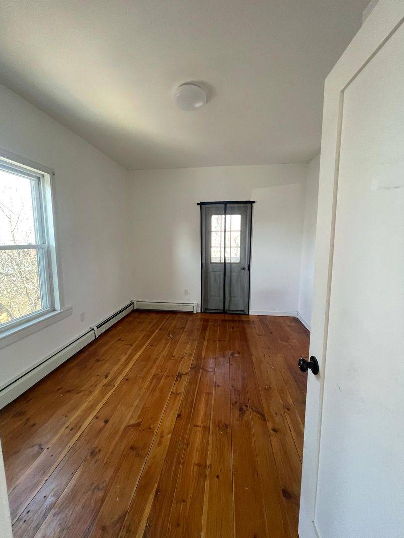 Apartment for rent at 11 Wright St, Gardner, MA 01440