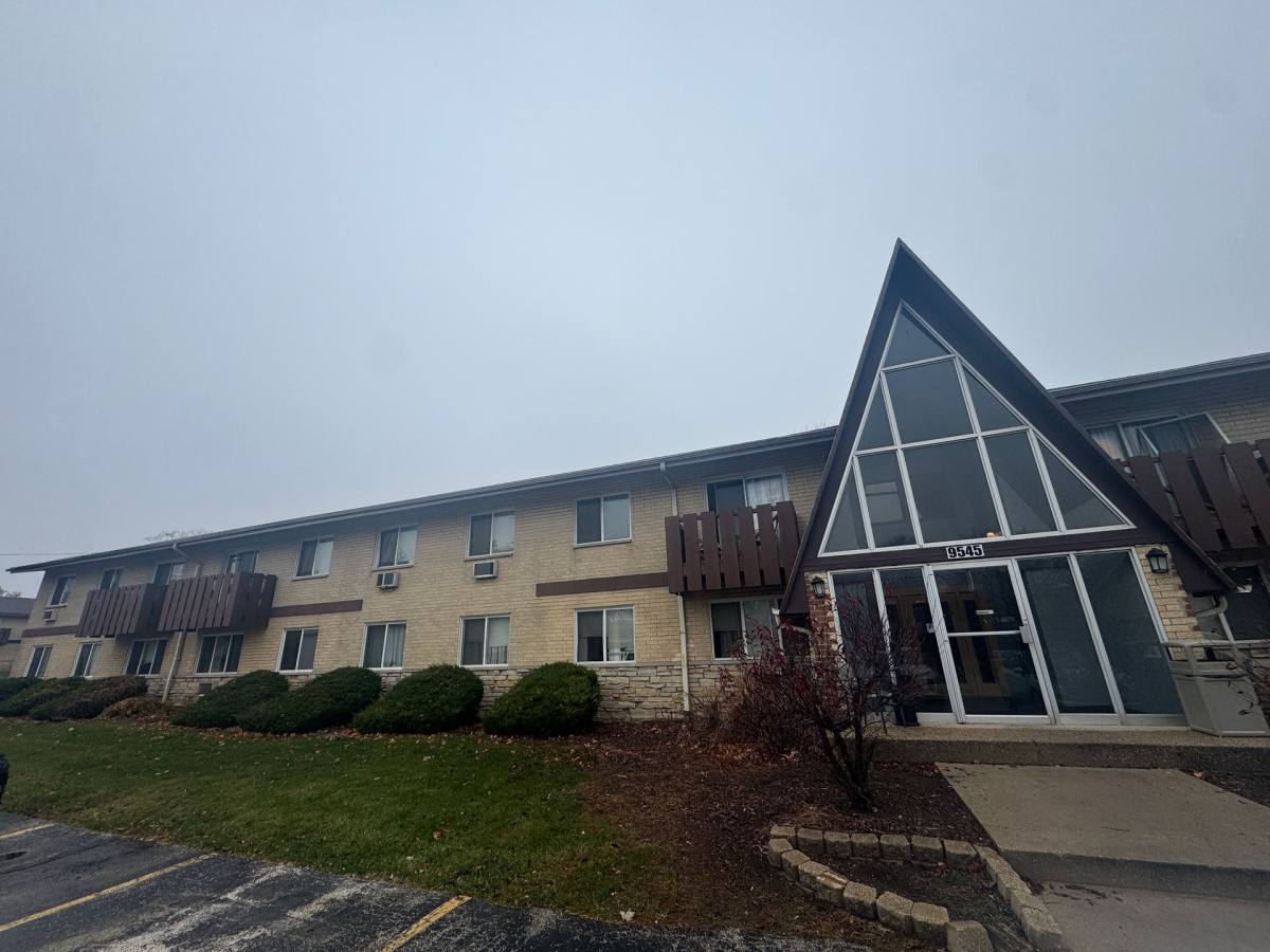 Apartment for rent at 9535-9545 W Oklahoma Ave, Milwaukee, WI 53227