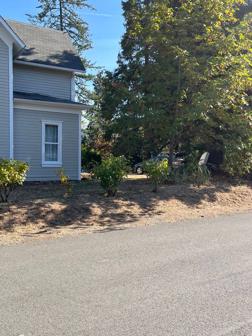House for rent at 325 NW Pine St, Canyonville, OR 97417