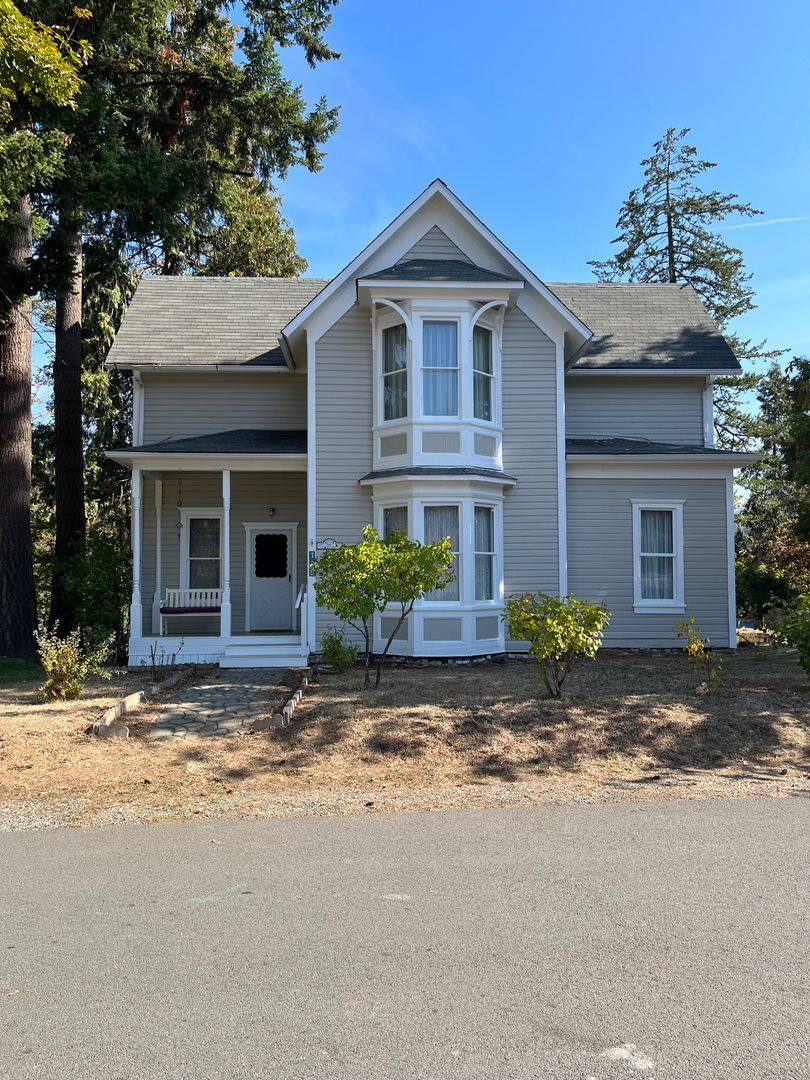 House for rent at 325 NW Pine St, Canyonville, OR 97417