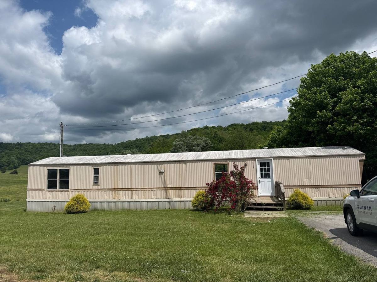 House for rent at 1459 Hickory Valley Rd, Sparta, TN 38583