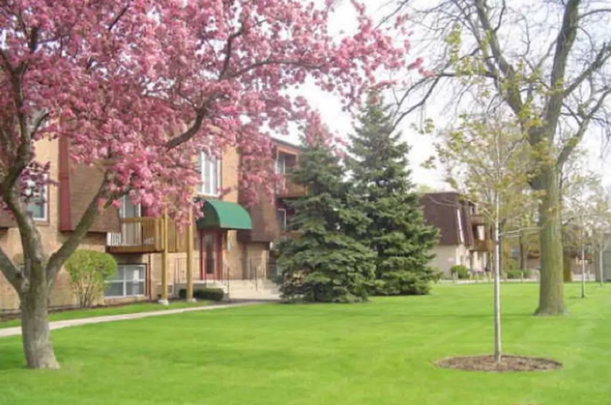 Apartment for rent at 1 E Bradford Rd, Joliet, IL 60433