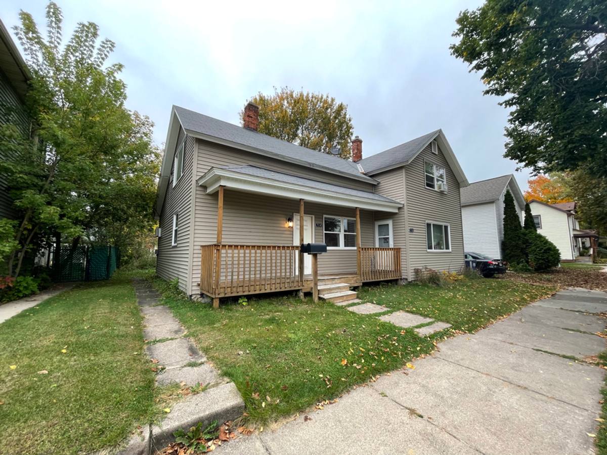 Apartment for rent at 714 716 Chicago Ave, Wausau, WI 54403