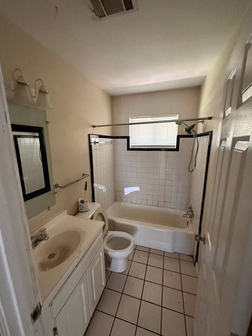 Apartment for rent at 1120 S Detroit Ave, Russellville, AR 72801