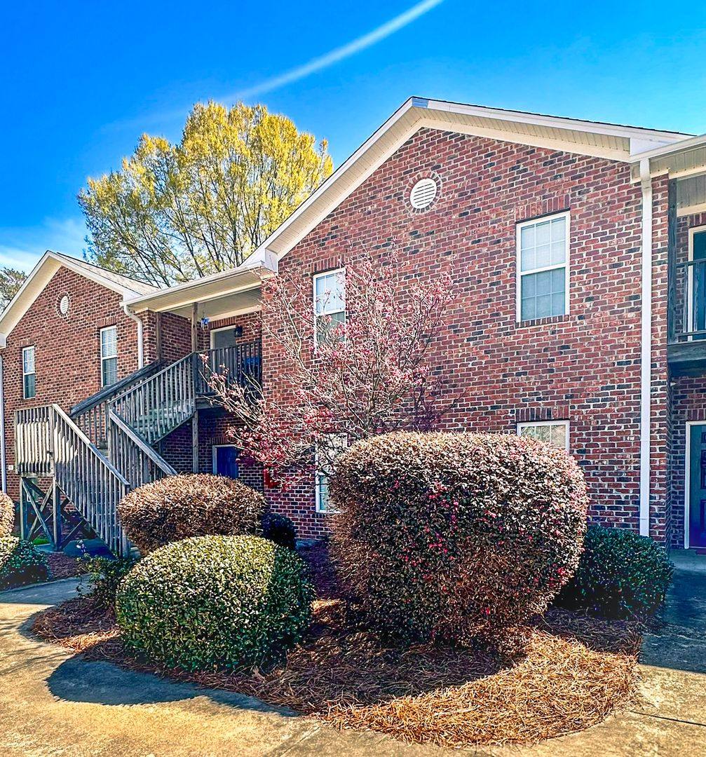 Apartment for rent at 725 Carolina Ave, Yadkinville, NC 27055