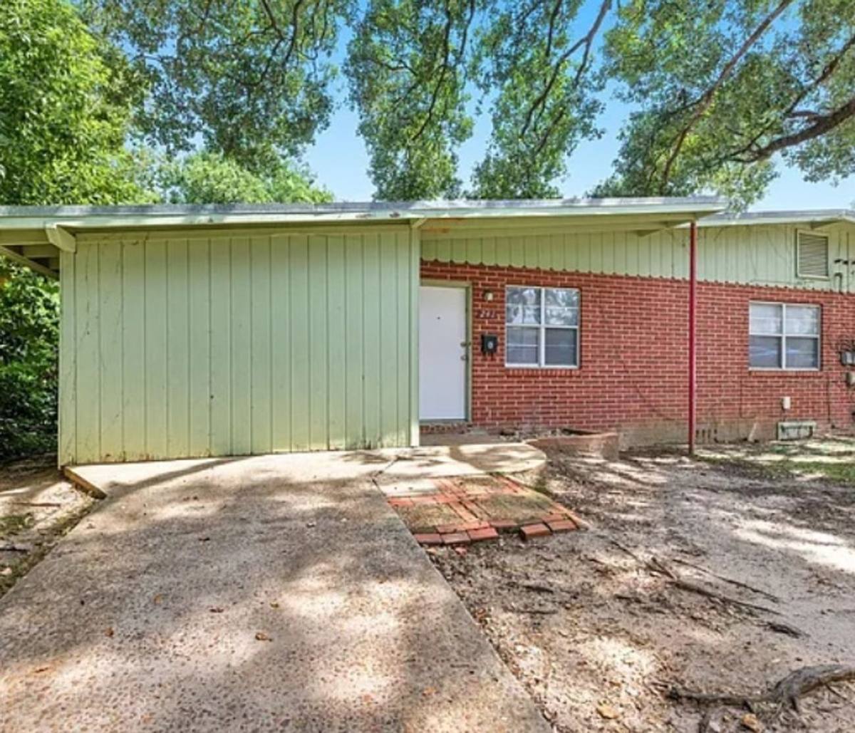 Apartment for rent at 241 & 243 Dalton Court, Tallahassee, FL 32304