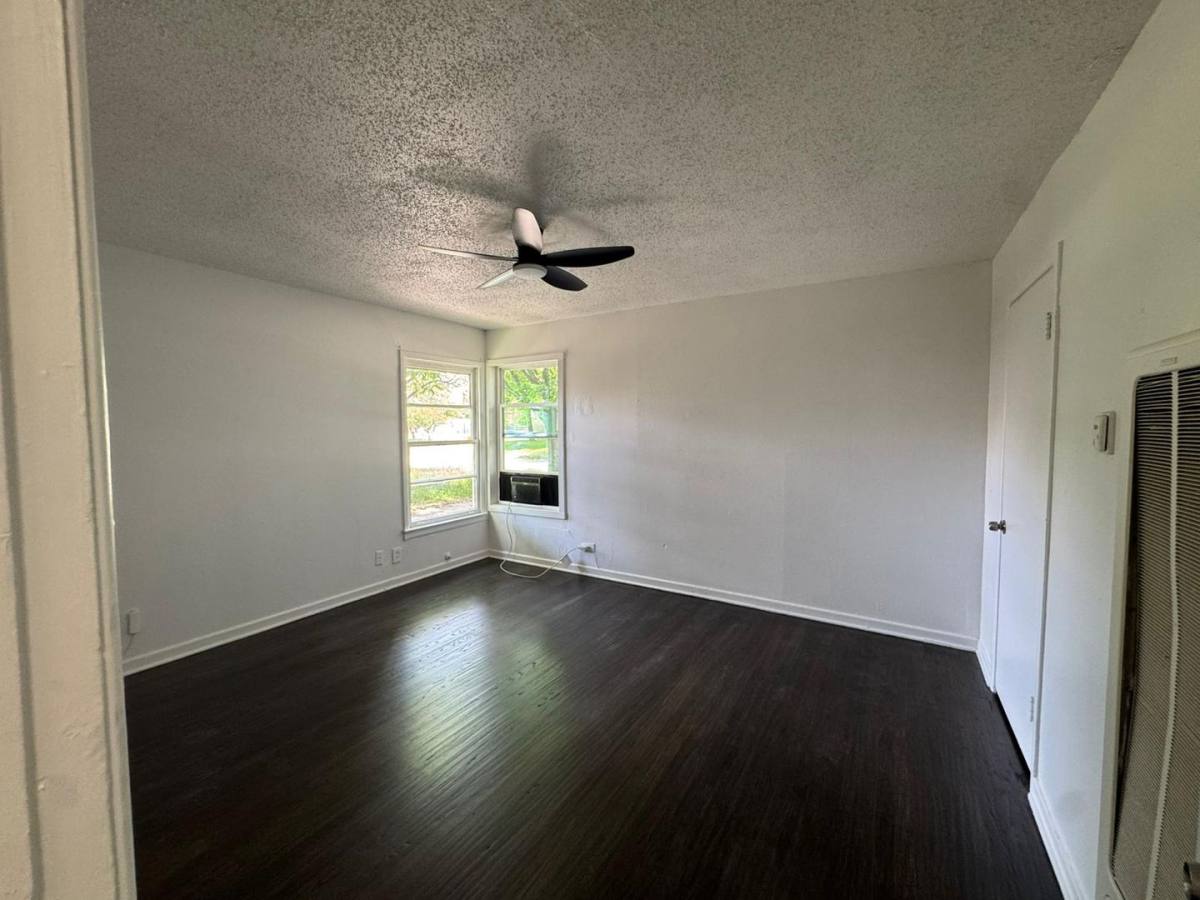 Apartment for rent at 400-402 N Jefferson, Kaufman, TX 75142