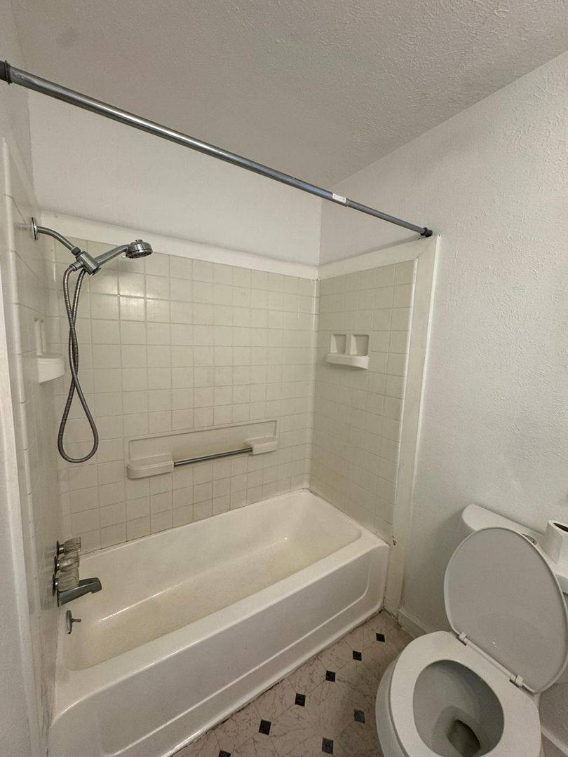 Apartment for rent at 400-402 N Jefferson, Kaufman, TX 75142