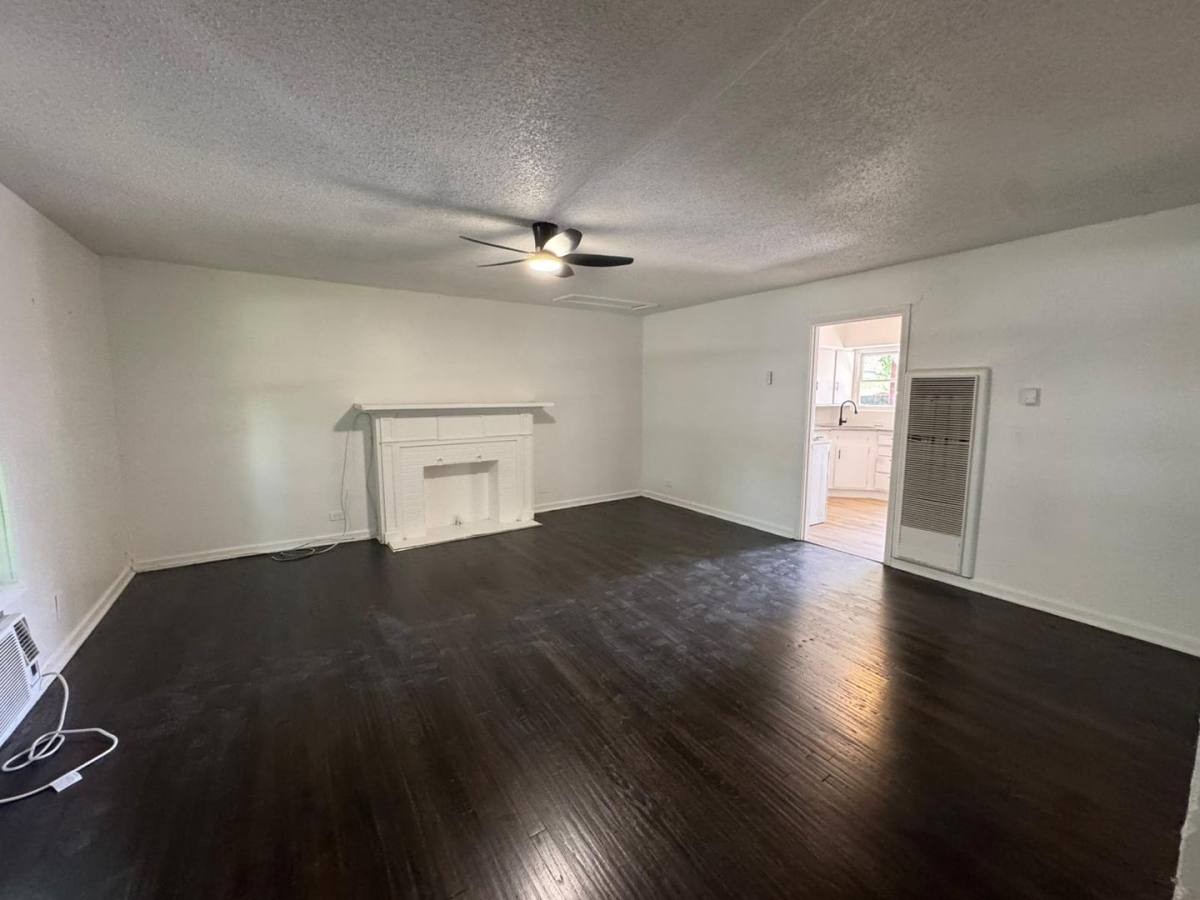 Apartment for rent at 400-402 N Jefferson, Kaufman, TX 75142