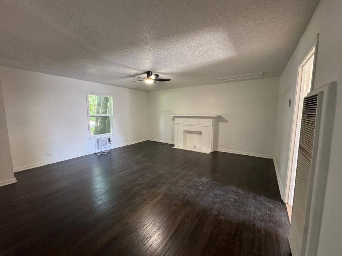 Apartment for rent at 400-402 N Jefferson, Kaufman, TX 75142