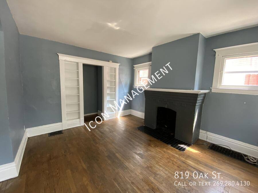 House for rent at 819 Oak St, Kalamazoo, MI 49008