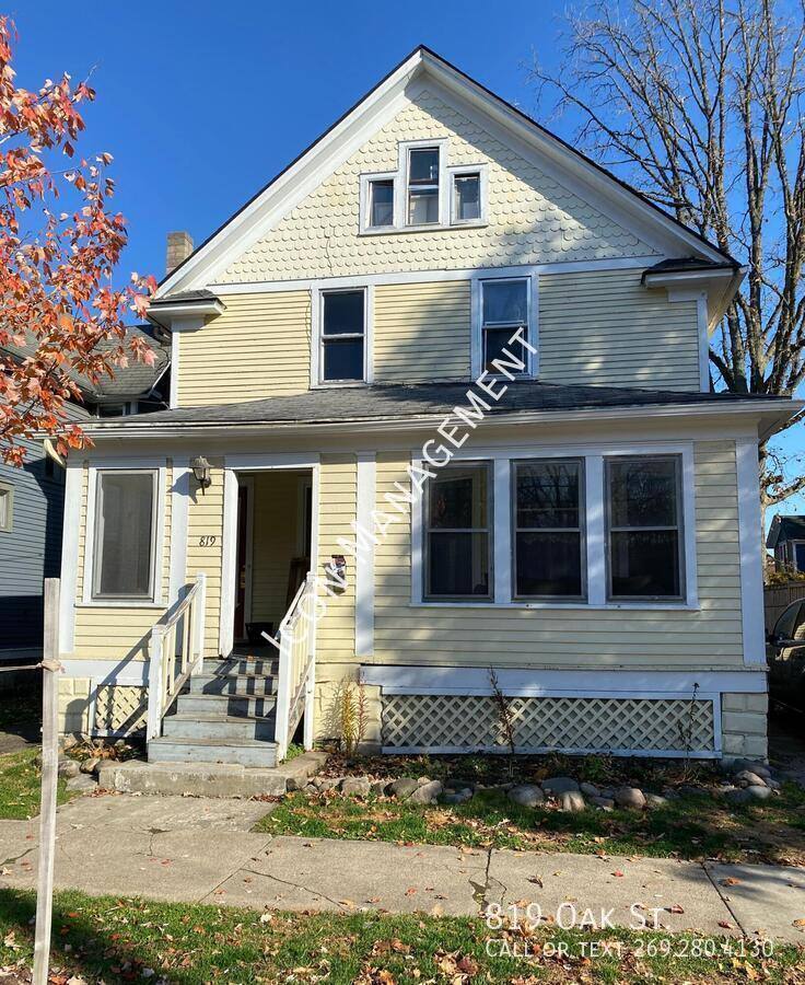 House for rent at 819 Oak St, Kalamazoo, MI 49008