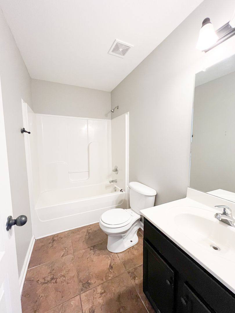 Apartment for rent at 1731 Thistlewood Dr, Clarksville, TN 37042