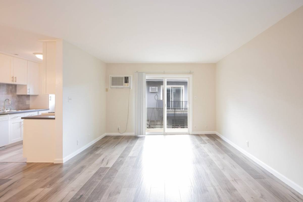 Apartment for rent at 648 N Hayworth Ave, Los Angeles, CA 90048