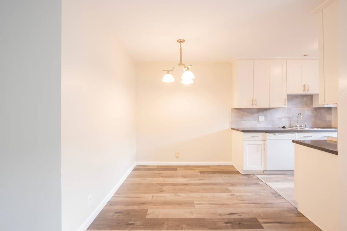 Apartment for rent at 648 N Hayworth Ave, Los Angeles, CA 90048