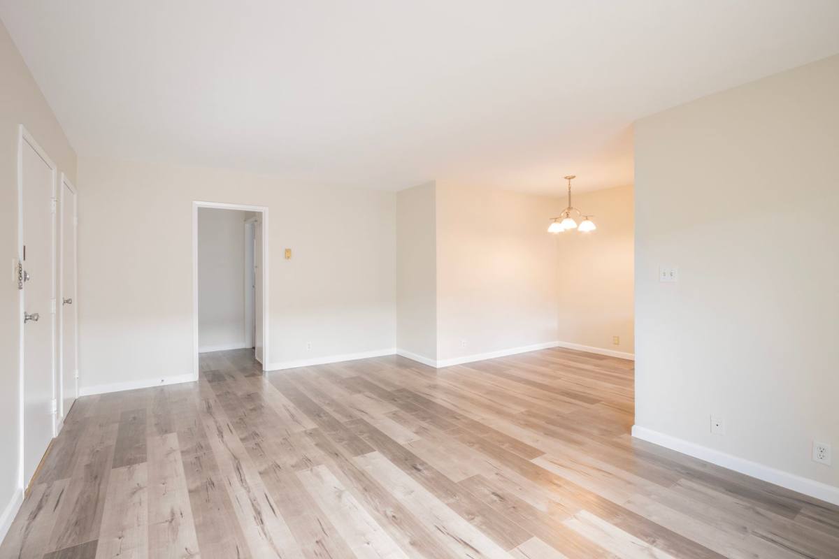 Apartment for rent at 648 N Hayworth Ave, Los Angeles, CA 90048