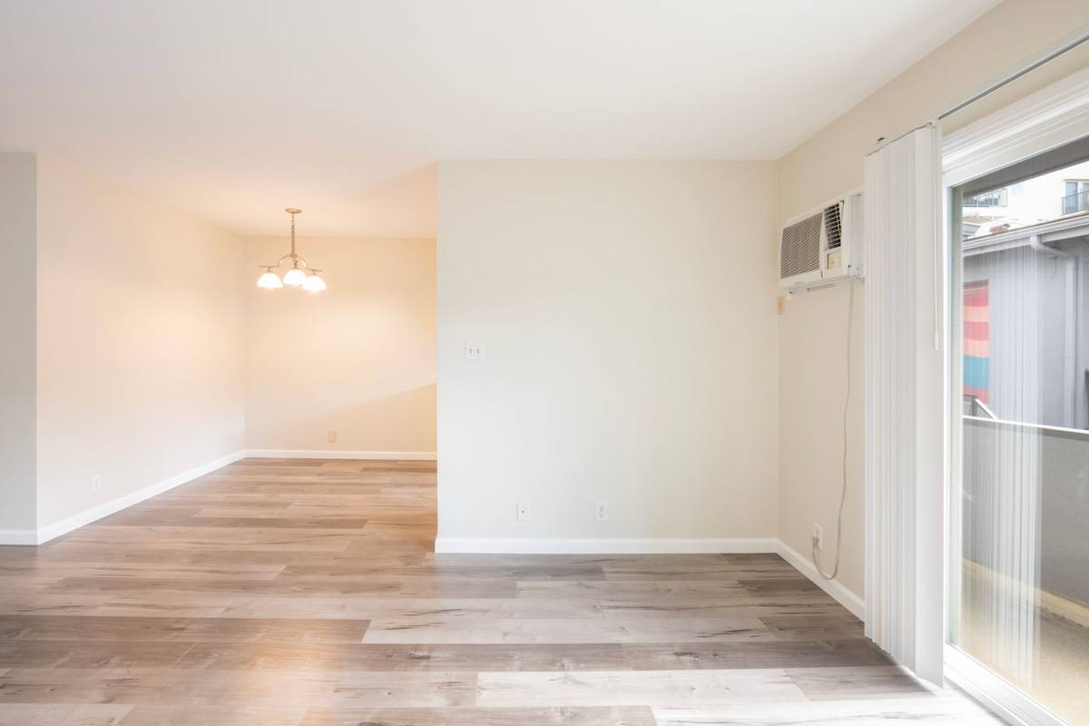 Apartment for rent at 648 N Hayworth Ave, Los Angeles, CA 90048
