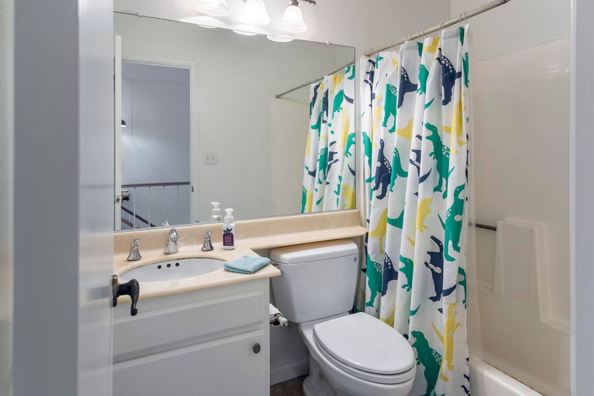 Townhouse for rent at 19355 Sherman Way, Reseda, CA 91335