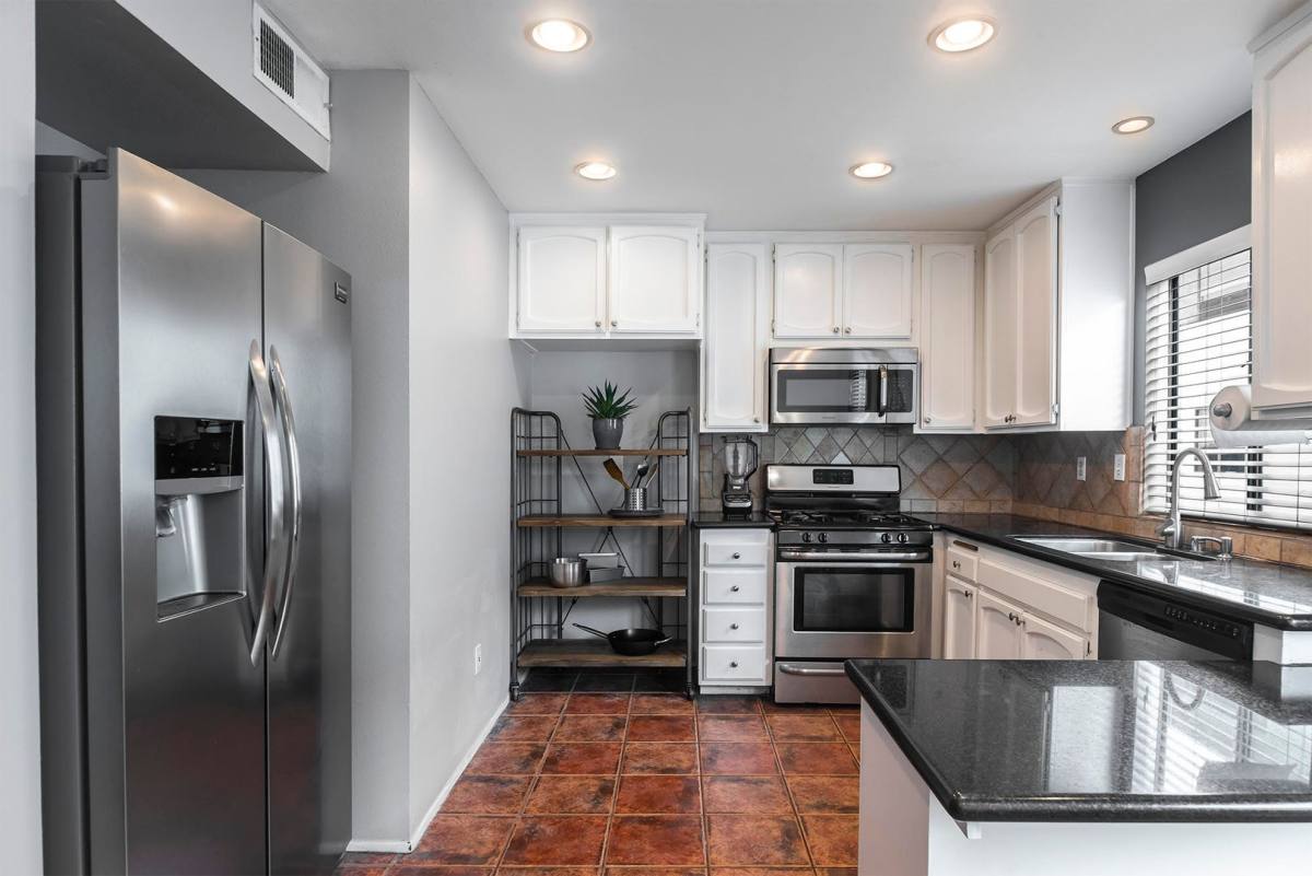 Townhouse for rent at 19355 Sherman Way, Reseda, CA 91335