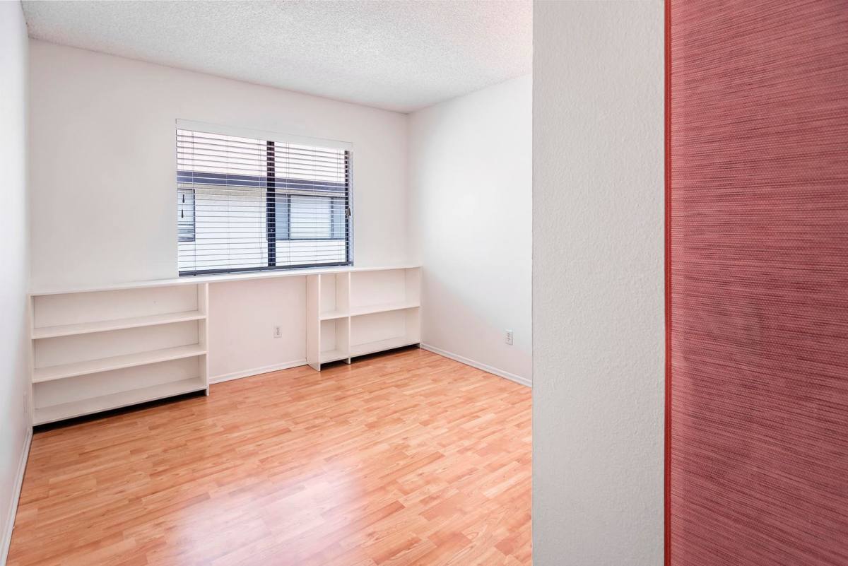 Townhouse for rent at 19355 Sherman Way, Reseda, CA 91335