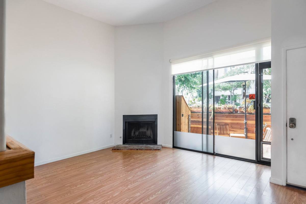 Townhouse for rent at 19355 Sherman Way, Reseda, CA 91335