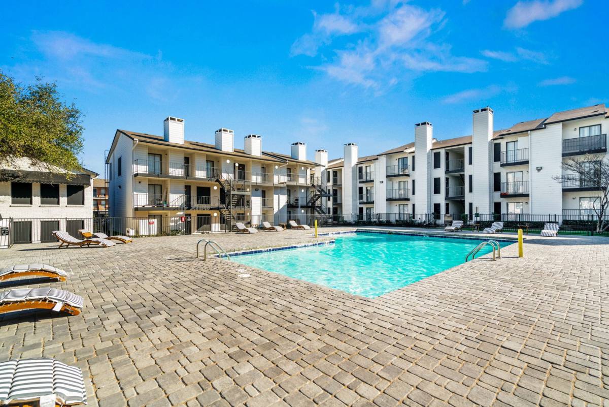 Apartment for rent at 7720 McCallum Blvd, Dallas, TX 75252