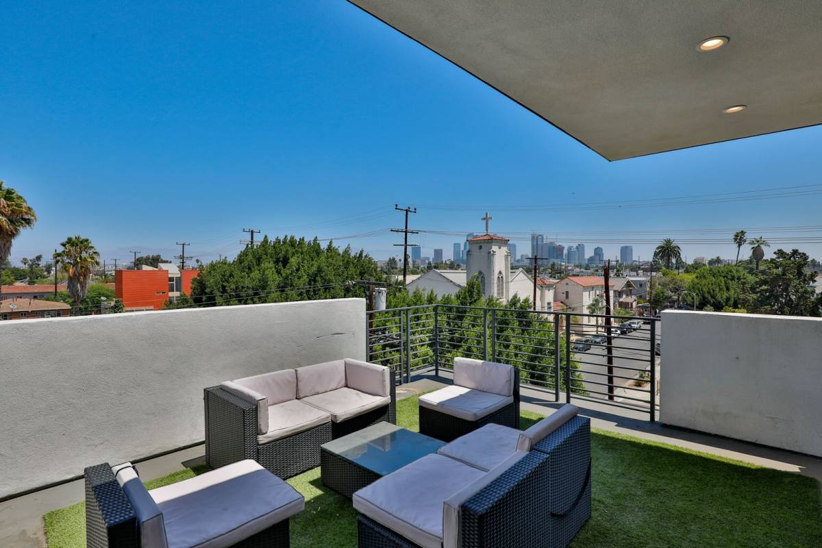 Apartment for rent at 1208 W 25th St, Los Angeles, CA 90007
