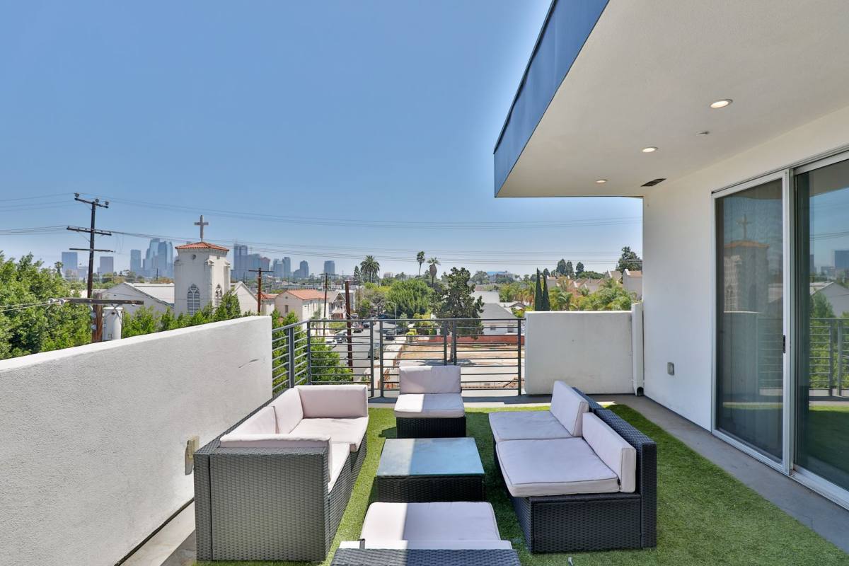 Apartment for rent at 1208 W 25th St, Los Angeles, CA 90007