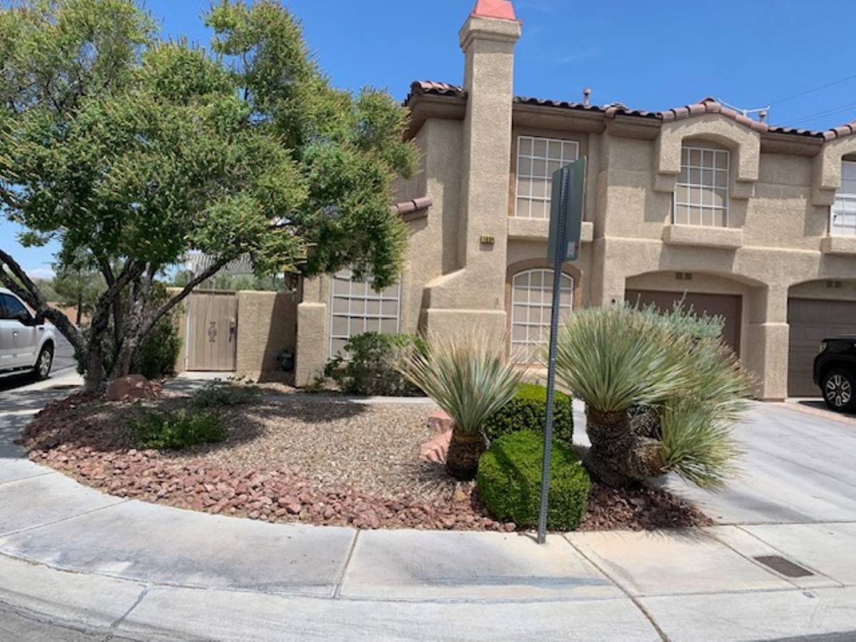 Townhouse for rent at 7604 Almeria Ave, Las Vegas, NV 89128