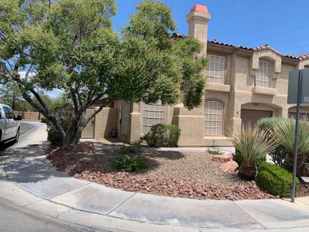 Townhouse for rent at 7604 Almeria Ave, Las Vegas, NV 89128