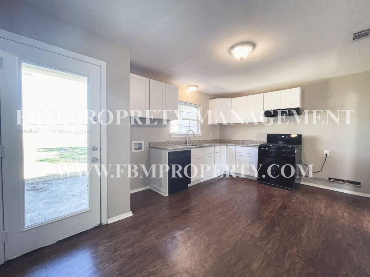 House for rent at 136 Highland Dr, Ennis, TX 75119