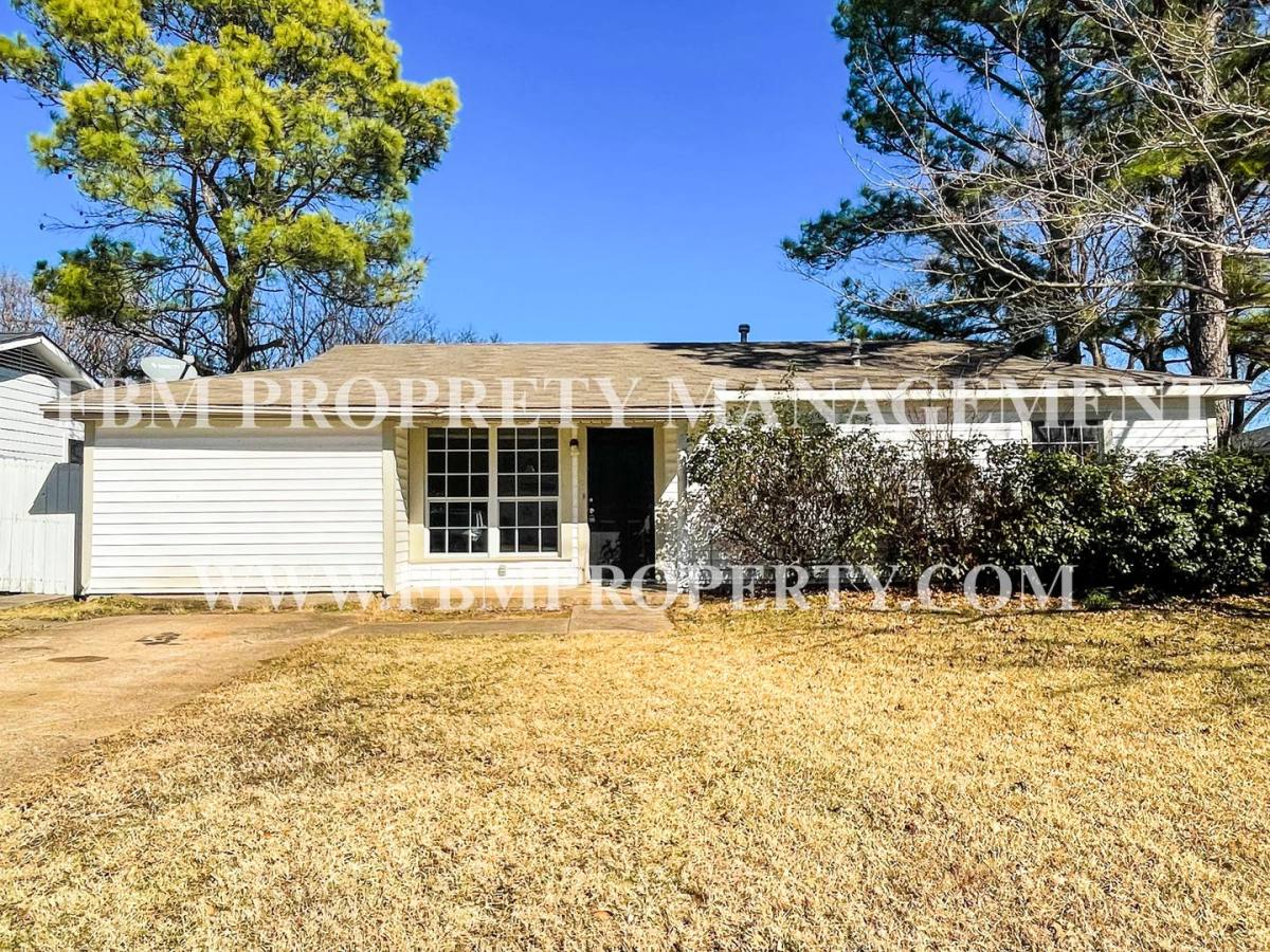 House for rent at 136 Highland Dr, Ennis, TX 75119