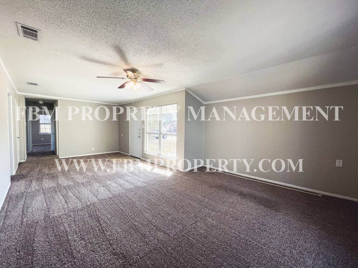 House for rent at 136 Highland Dr, Ennis, TX 75119