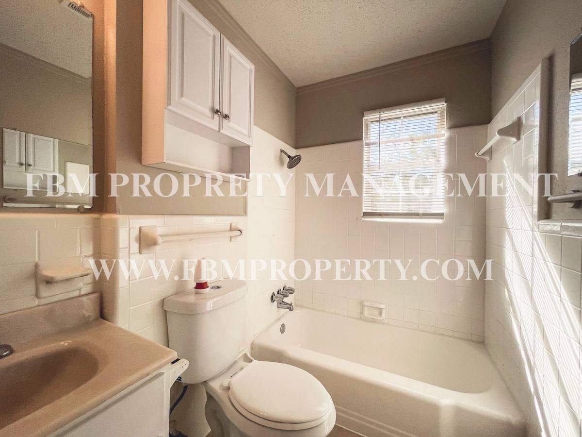 House for rent at 136 Highland Dr, Ennis, TX 75119