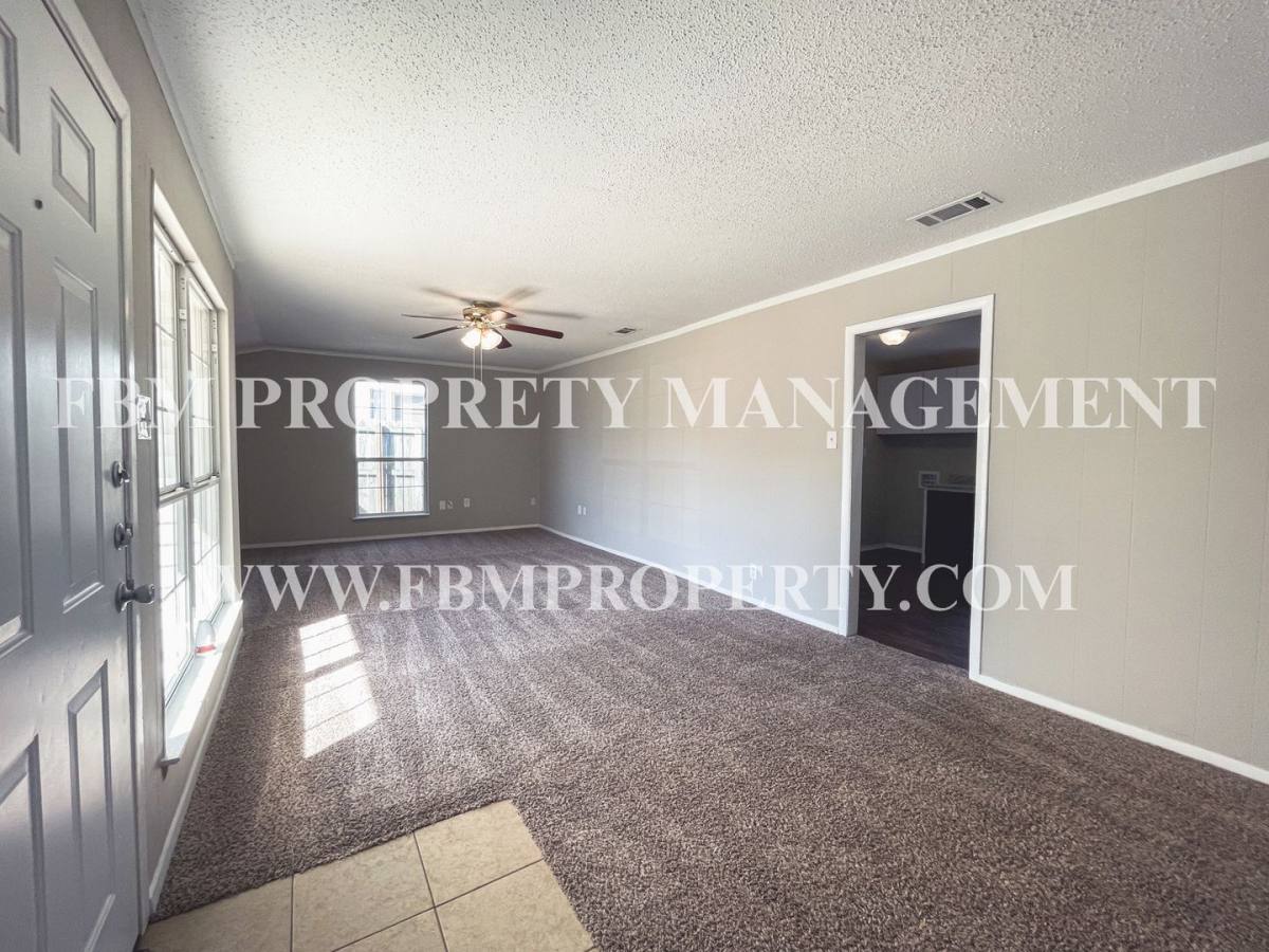 House for rent at 136 Highland Dr, Ennis, TX 75119