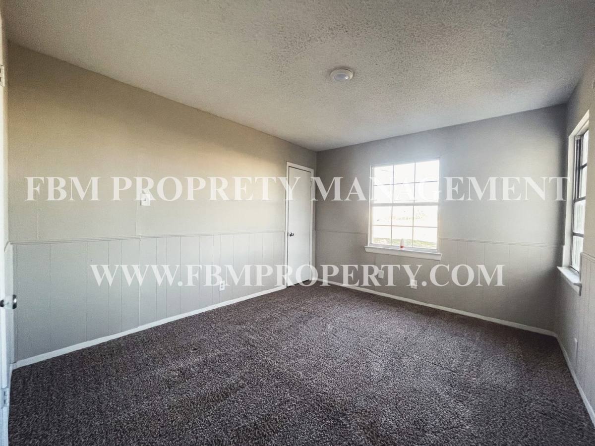 House for rent at 136 Highland Dr, Ennis, TX 75119