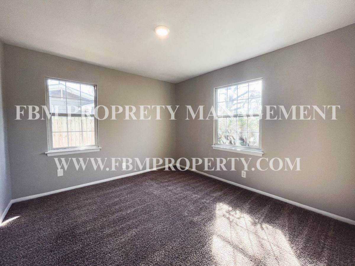 House for rent at 136 Highland Dr, Ennis, TX 75119