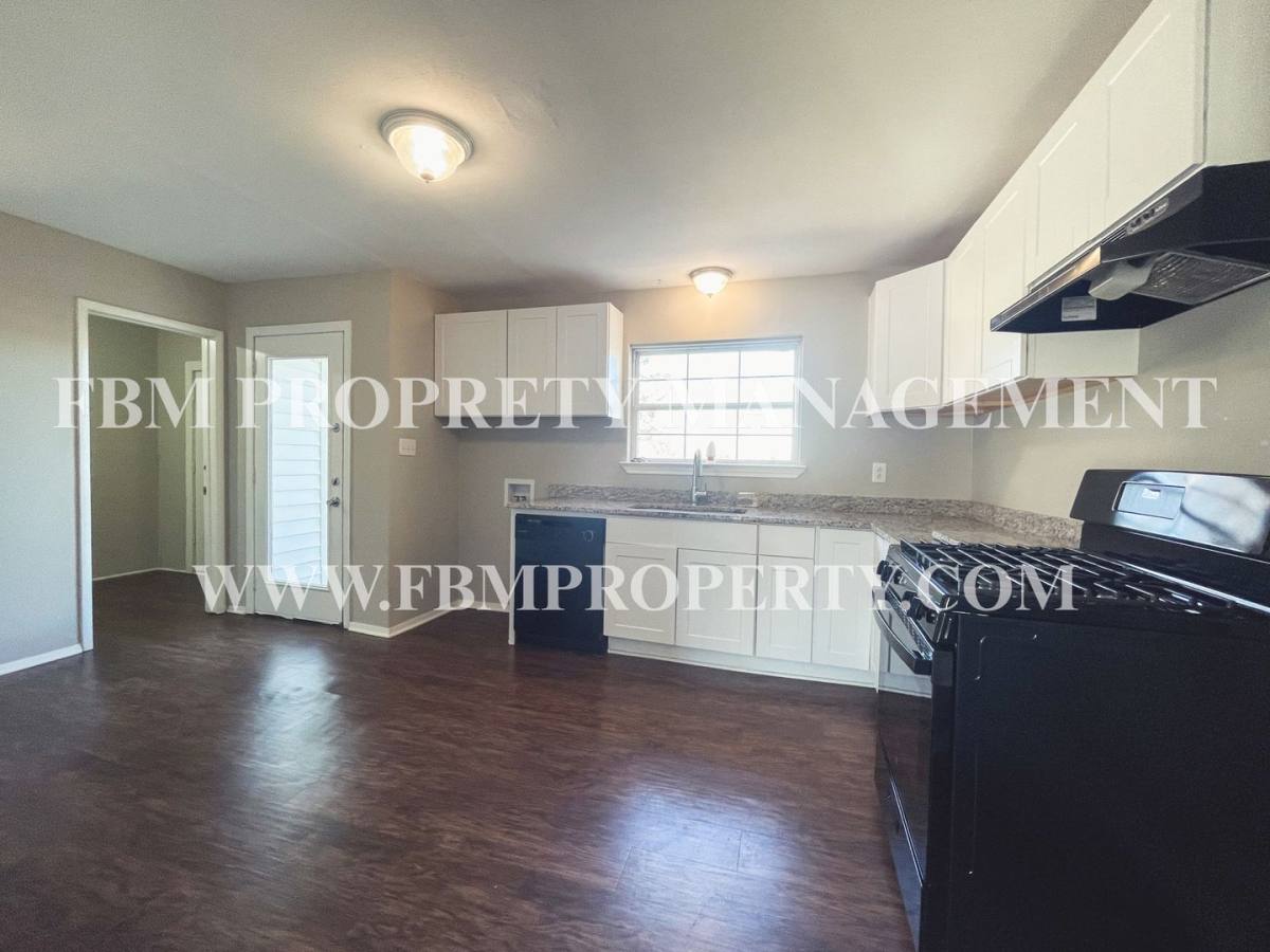 House for rent at 136 Highland Dr, Ennis, TX 75119