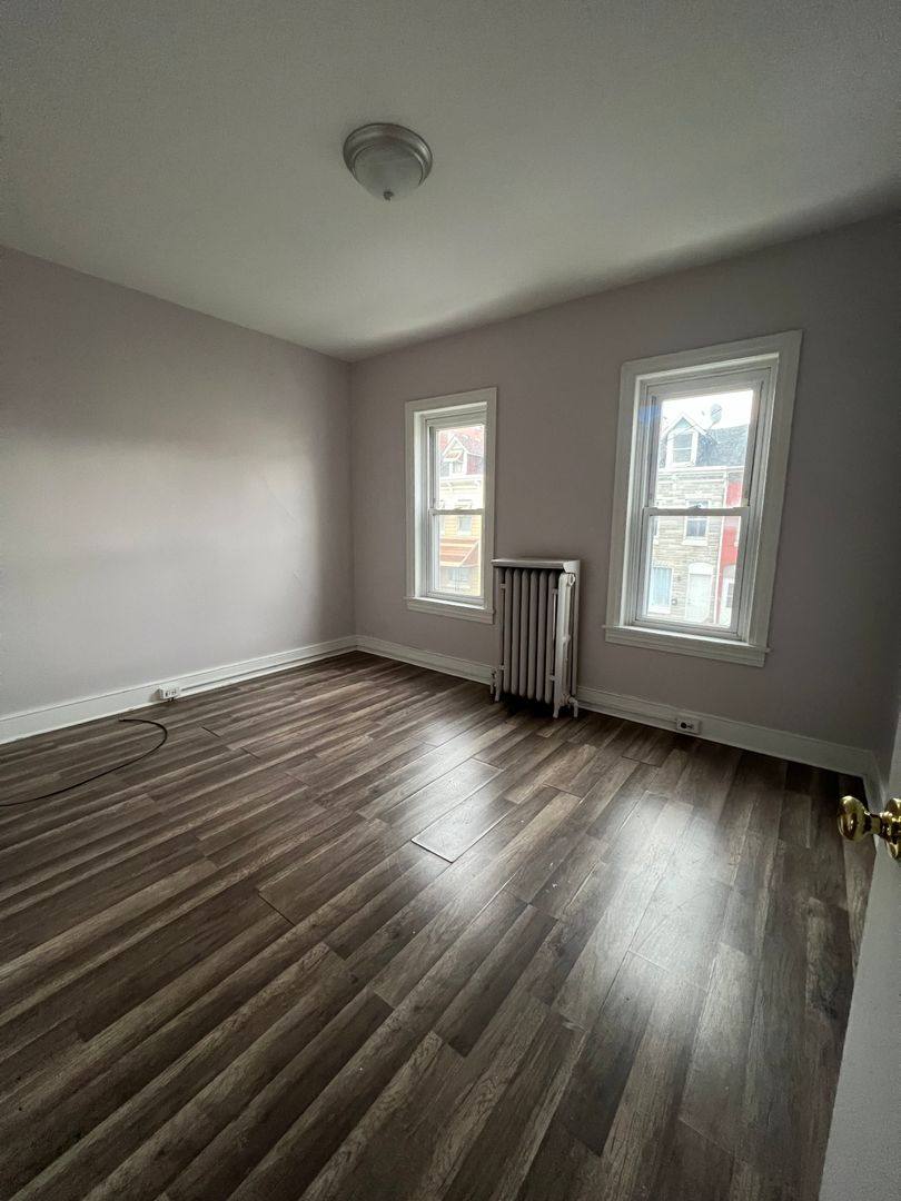 Townhouse for rent at 909 Marion St, Reading, PA 19604
