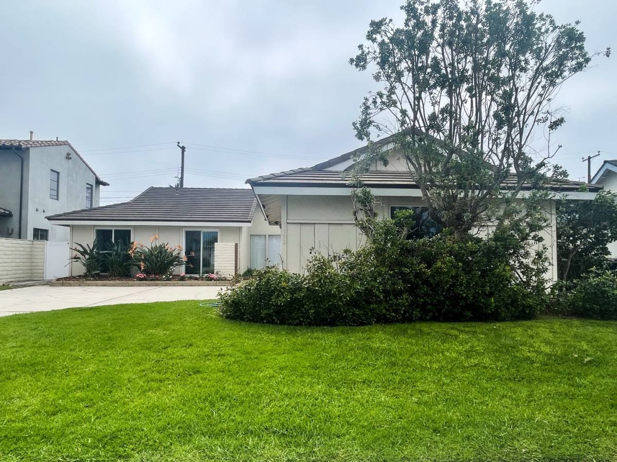 House for rent at 9192 Christine Dr, Huntington Beach, CA 92646